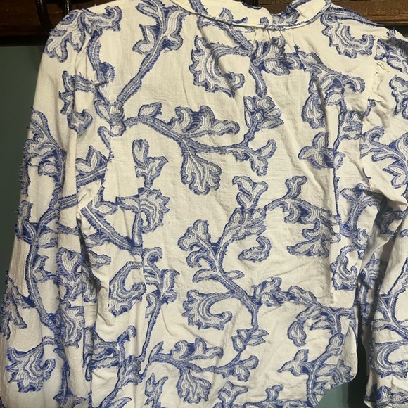 NWOT LOFT Cream and Blue Patterned Top - Picture 6 of 7